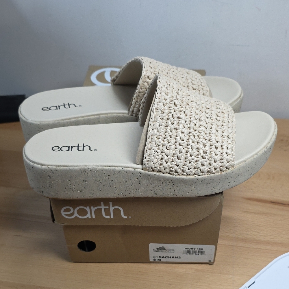 Earth Women's Tan Slide Sandals Size 8